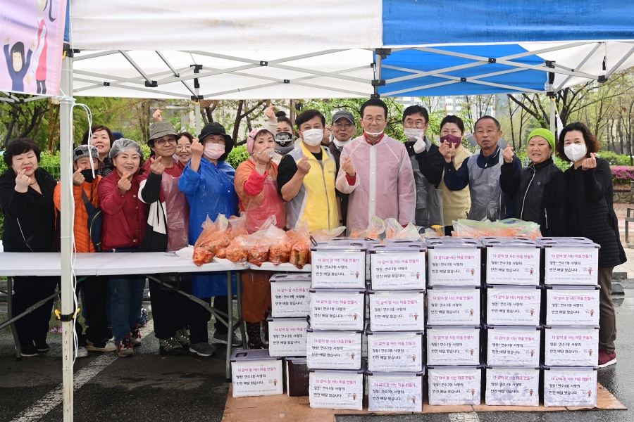 연수3동 주민자치회, ‘띵동! 사랑의 김치 나눔’ 행사 실시의 1번째 이미지