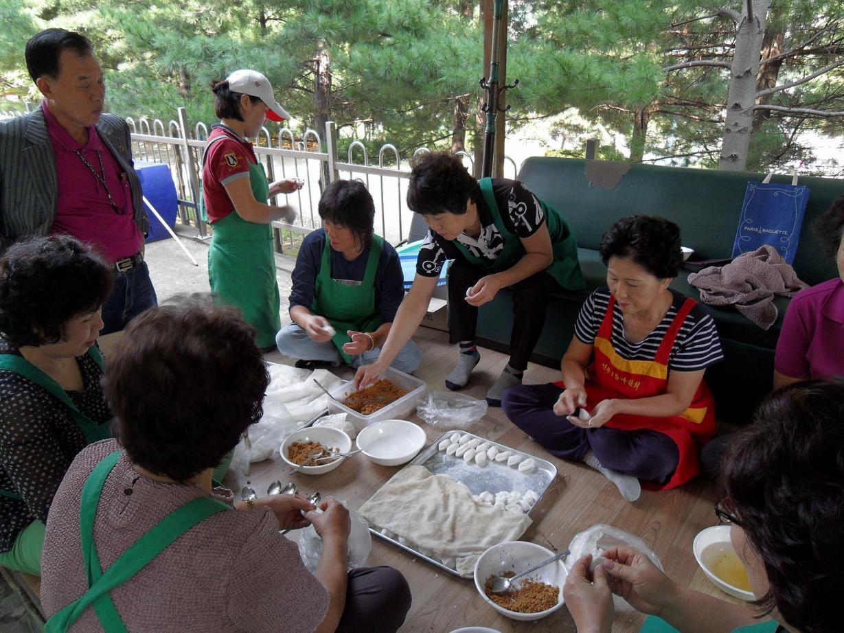 연수1동, 한가위 맞이 사랑의 송편 나누기의 1번째 이미지