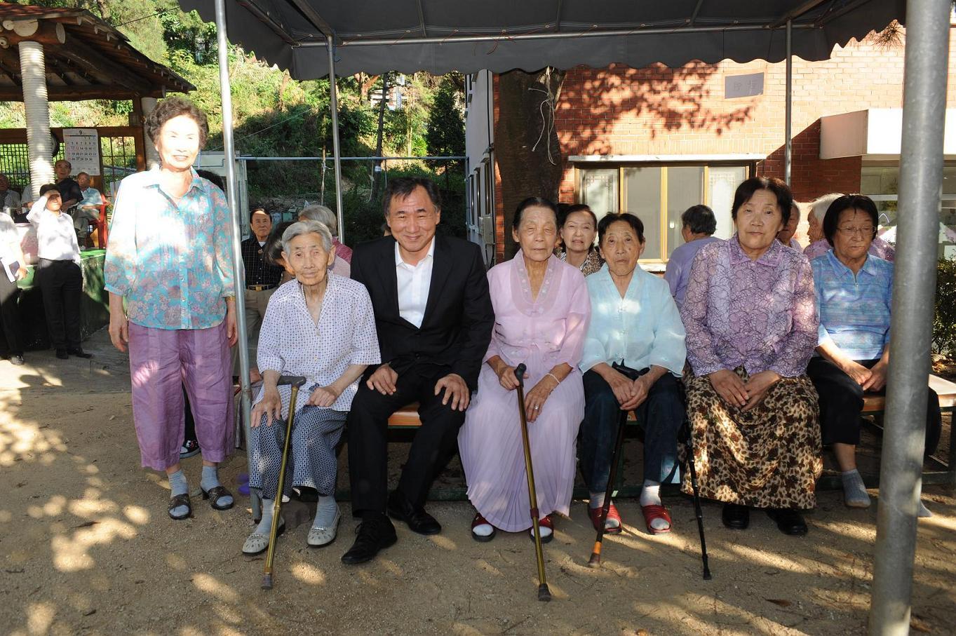 한가위 맞이, 노인복지시설 및 모자보호시설 방문의 1번째 이미지