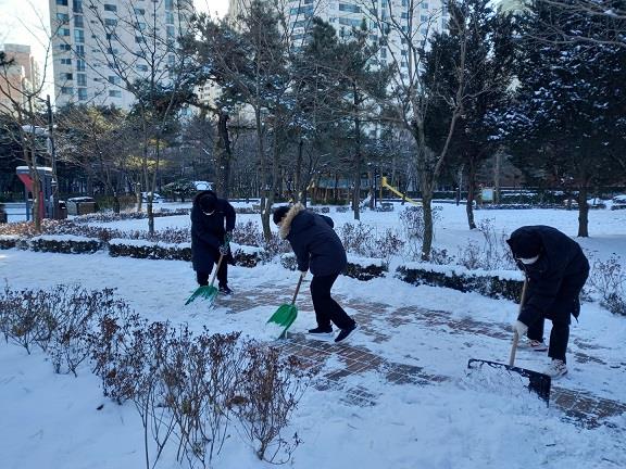 청소년 봉사활동 연수2동 제설작업 봉사활동의 1번째 이미지