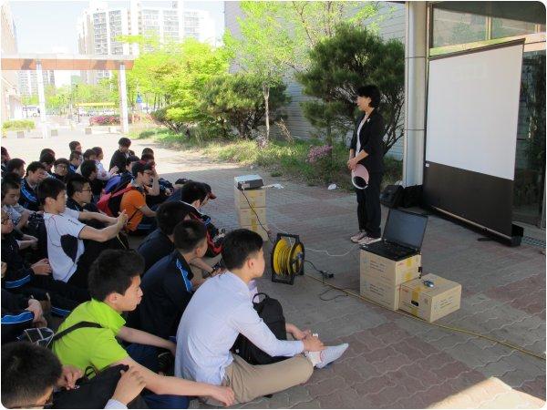 연수구자원봉사센터 승기천에서 상정고 유해식물 제거 활동의 2번째 이미지