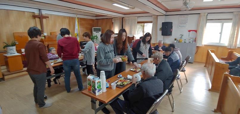 4기 가족봉사단 어르신 정서지원 봉사활동의 1번째 이미지